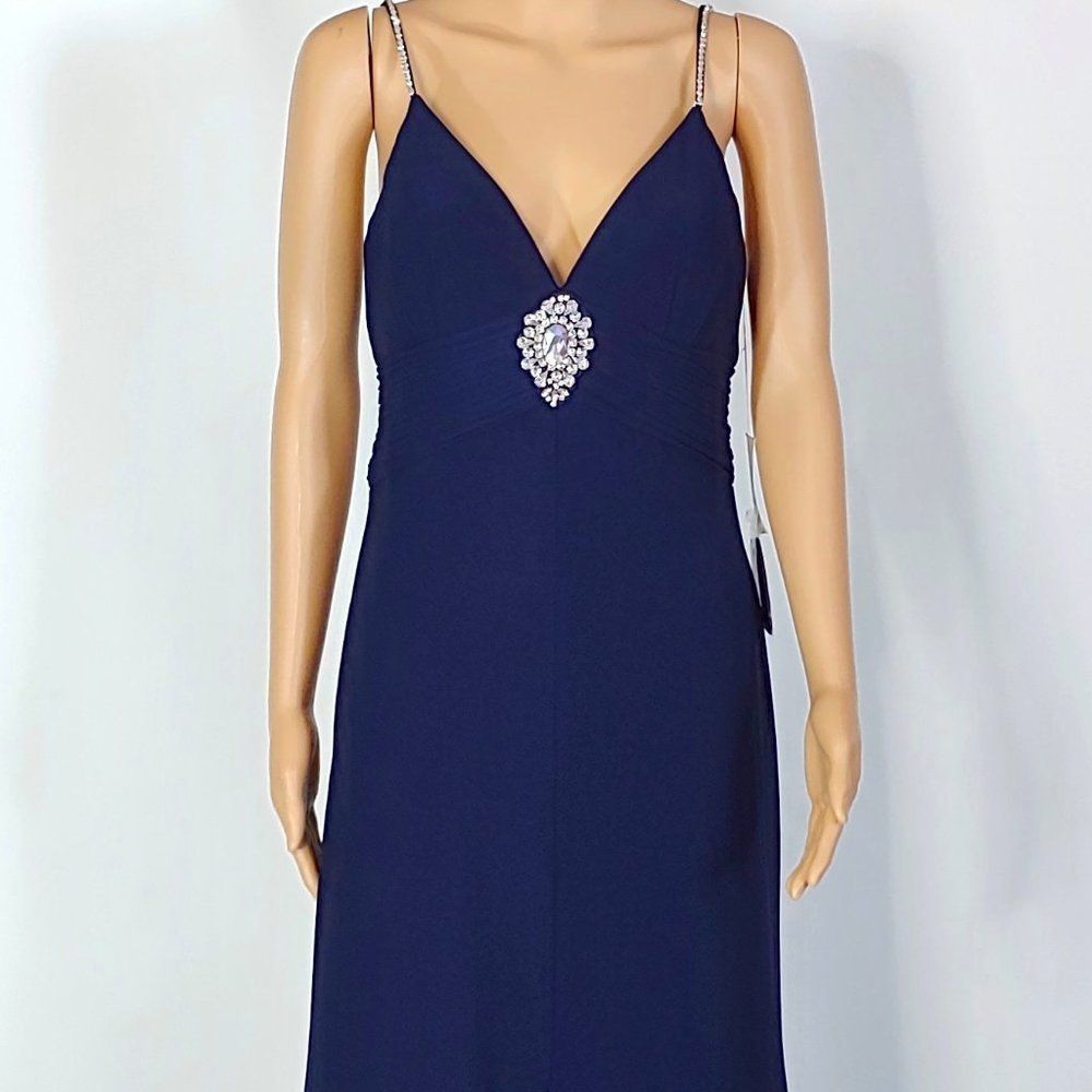 💕 Host Pick💕NWT Alyce Design V-Neck Formal Gown in Navy Blue